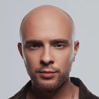 Лысый на фото  ‍